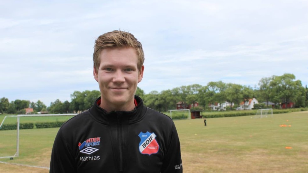 Mathias Petersson är huvudansvarig för fotbollsskolan.