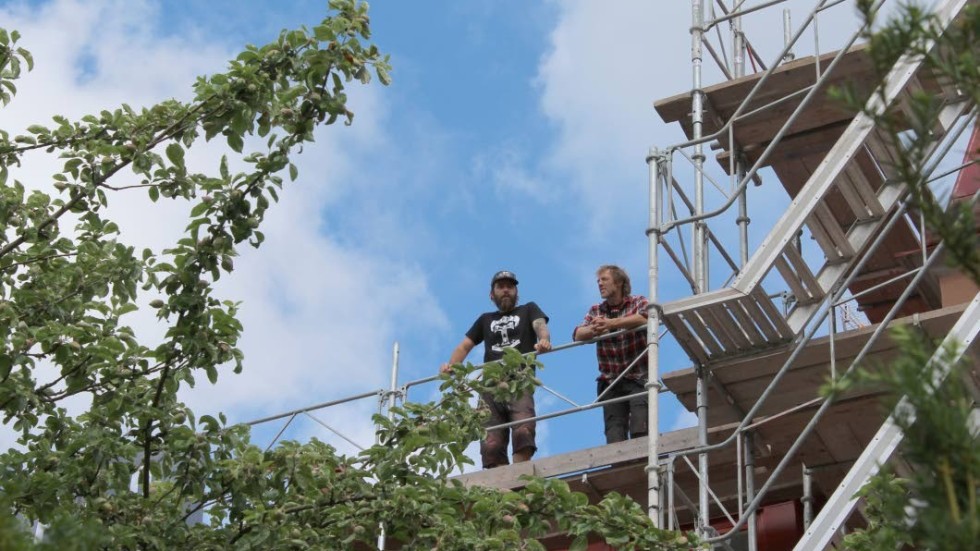 Man får inte vara höjdrädd i det här jobbet, men det är inte Michele Caminita och Claes Nilsson, som båda klättrar på fritiden.