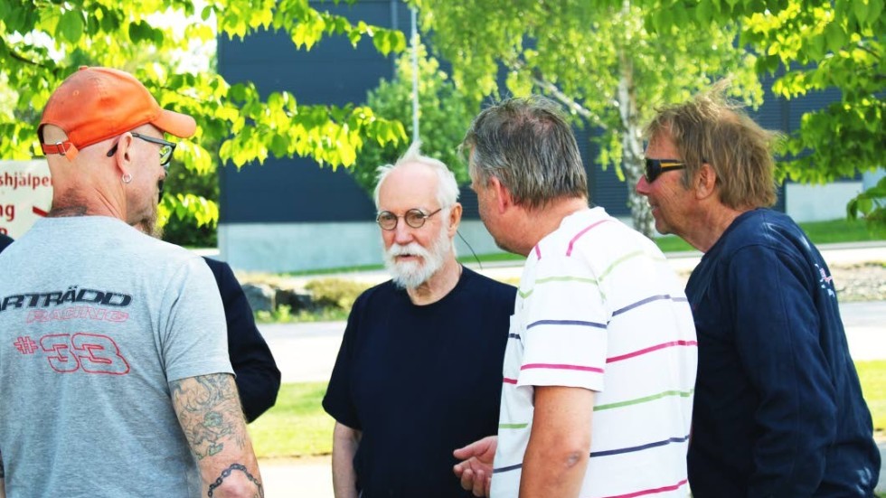 Många passade på att prata med Sven Yrvind innan han lämnade Västervik på måndagen.