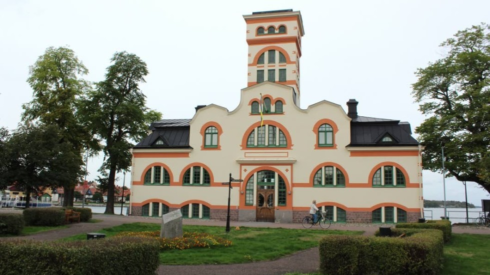 Det gamla varmbadhuset på Strömsholmen byggdes 1910.  Nu har huset, som renoverats utvändigt, stått tomt sedan Turistbyrån flyttade ut för sju år sedan.