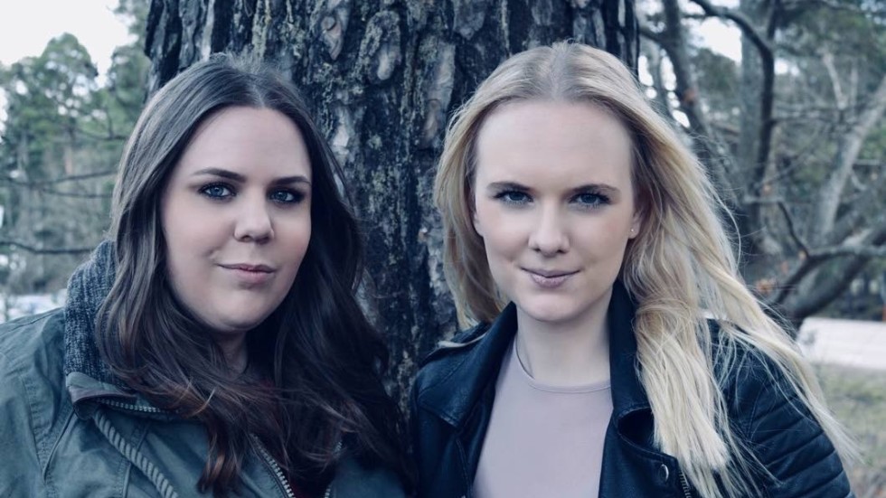 Linnea Bohlin och Amanda Karlsson utgör Mordpodden. De kommer till Västervik i september.