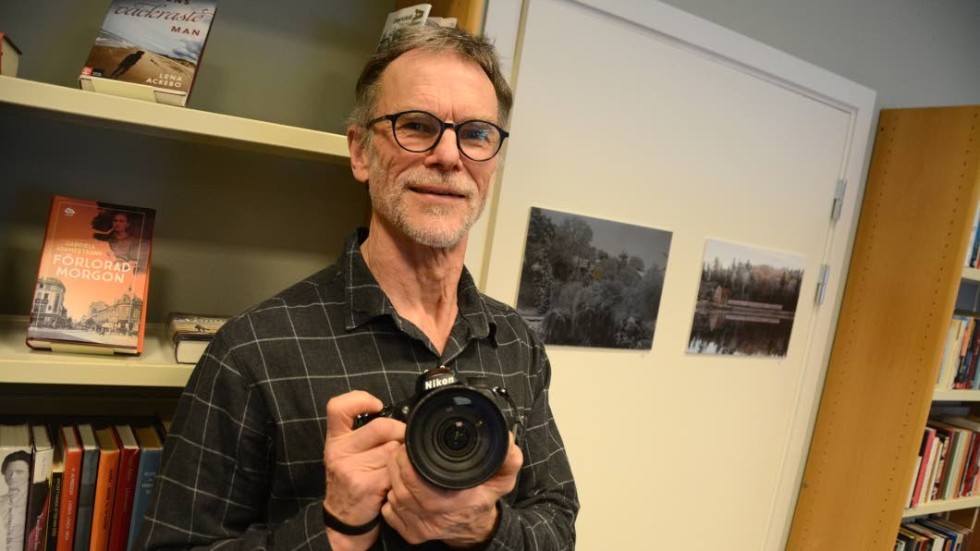 Ture Göransson, tidigare stadsarkitekt vid Kinda kommun, är en hängiven fotograf och ställer nu ut sina bilder - gånger tre.