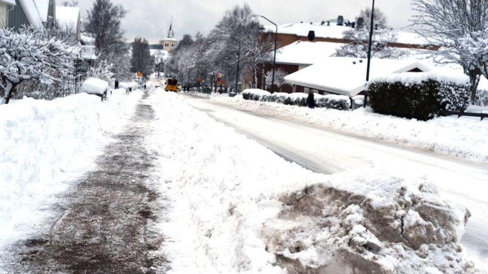 På Kungsgatan är snövallarna ett problem då det är trottoar på båda sidor av vägen och körbanan är ganska smal från början. Dessutom är vägen hårt belastad.