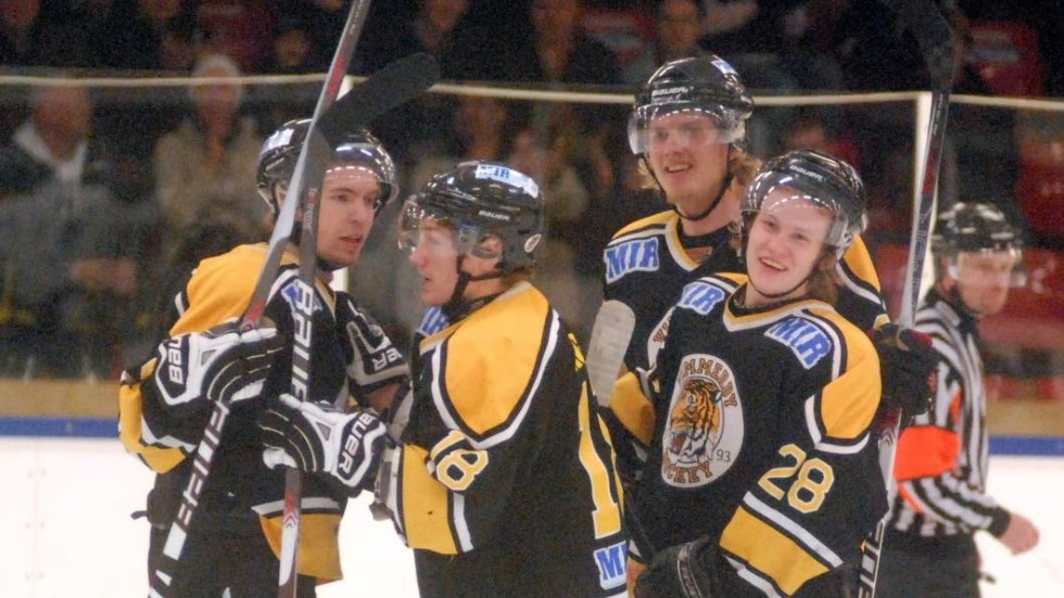 Säsongen 2010/2011 tog sig Vimmerby Hockey till Hockeyettan.