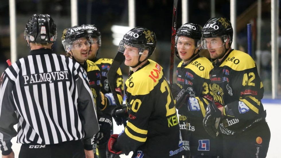 Två spelare i Vimmerby Hockey har tagits ut i veckan elva.