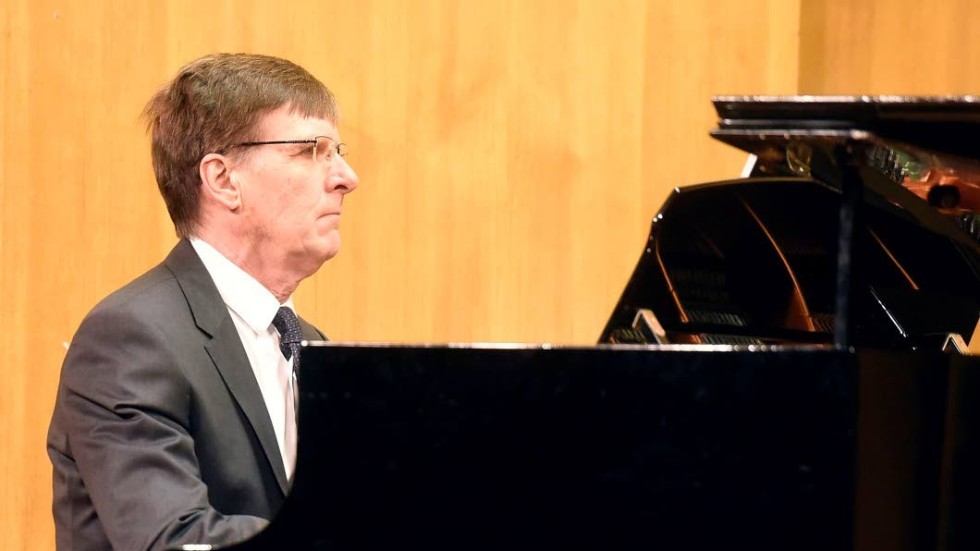 Jan-Erik Sandvik på piano.
