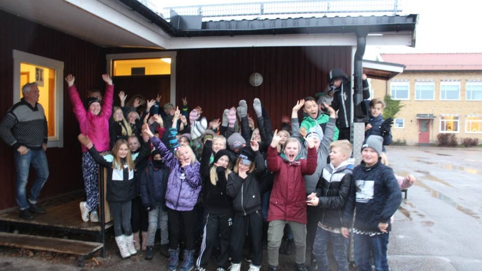 Glada elever i klass 5 A och B i Rimforsa skola.