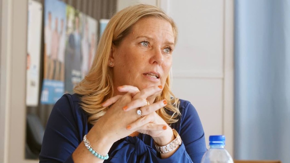 Malin Sjölander (M) är inte nöjd med det svar hon fick om Överums hälsocentral.