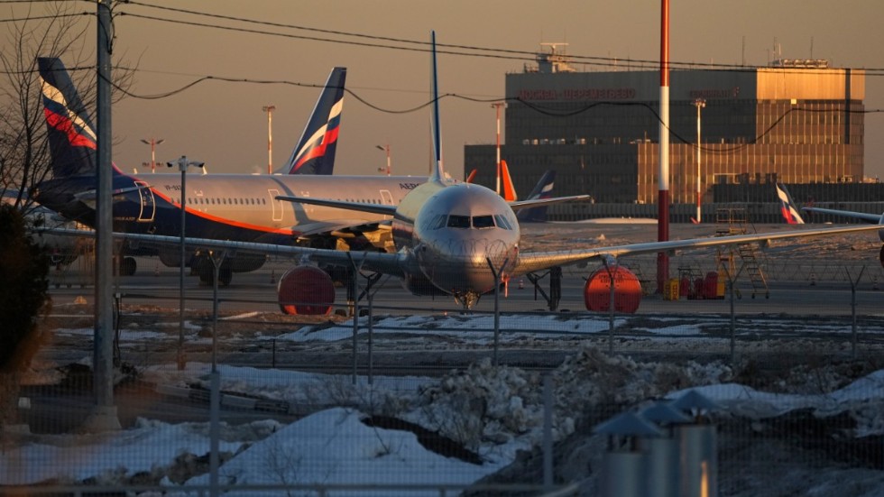 Flygplan tillhörande Aeroflot på Moskvas flygplats. Bolaget har stoppat flygningar till flera nordamerikanska destinationer då Kanada stängt av sitt luftrum för Ryssland.