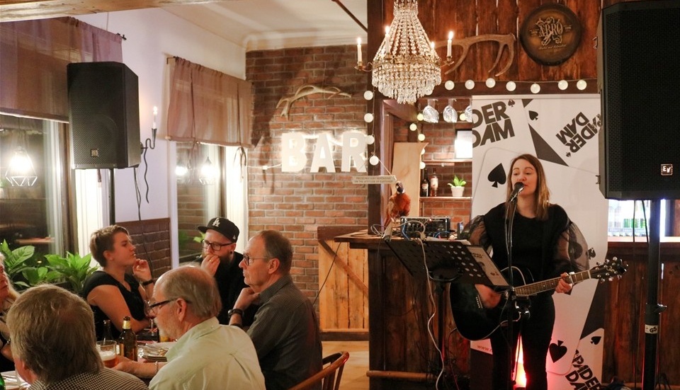 Horns café hade i söndags sin första pubkväll. Foto: Erica Månsson