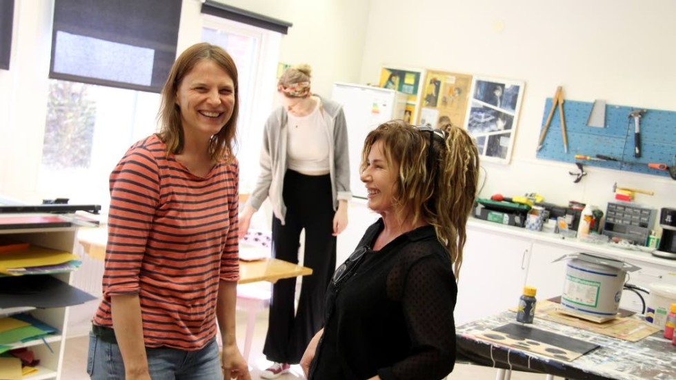 Elin Redin och Maja Almqvist började som lärare på Liljeholmens konstskola för några år sedan. Nu vill de att fler ska upptäcka utbildningen.