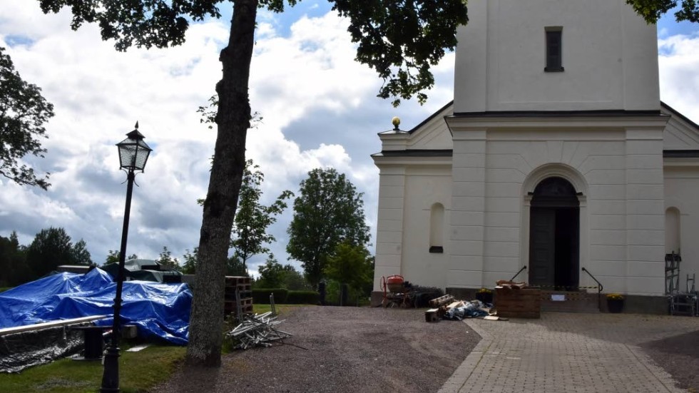 Lönneberga kyrka är stängd och numer en byggarbetsplats. Den första advent räknar man med nyinvigning efter renoveringen.