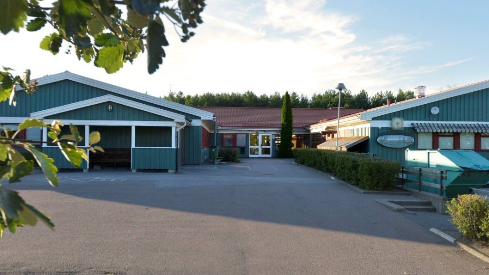 Polisen misstänker att mannen försökte bryta sig in i Skogshaga förskola med avsikt att stjäla sakerna där inne.