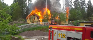 Häftigt brandförlopp totalförstörde villa