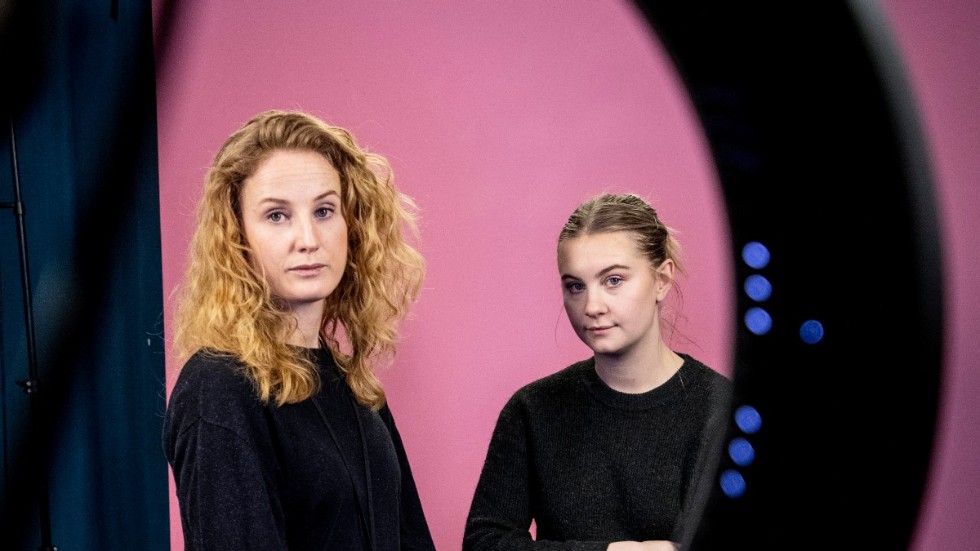 Josephine Hattevig och Kajsa Sandberg berättar om vad som florerar på Tiktok just nu. Bland annat sprids vloggar från ukrainska barn som dokumenterat när de flyr undan kriget.