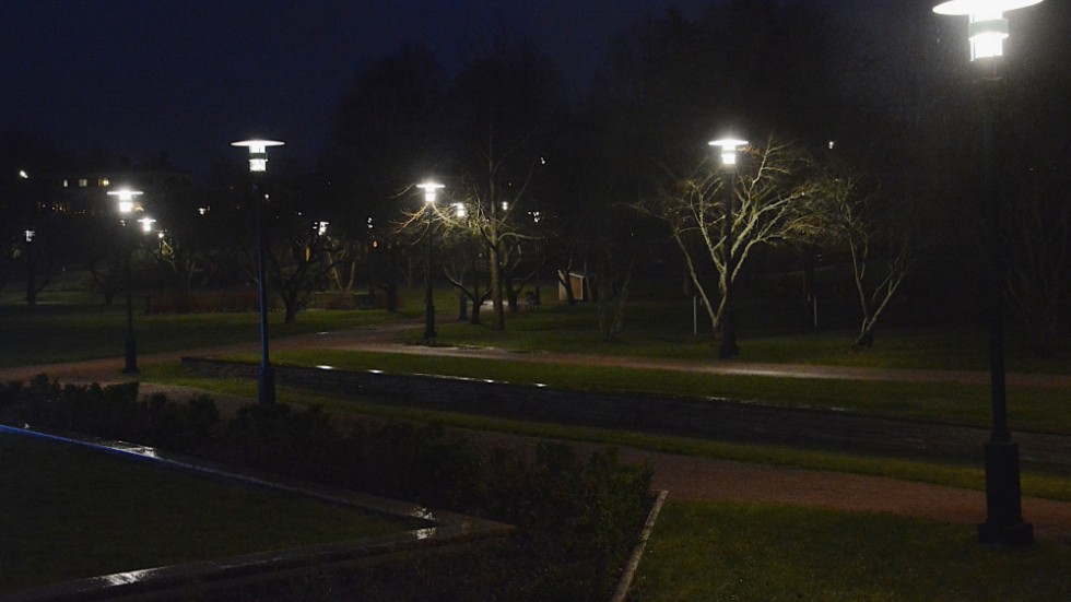 Belysningen i Källängsparken får vara orörd tills vidare