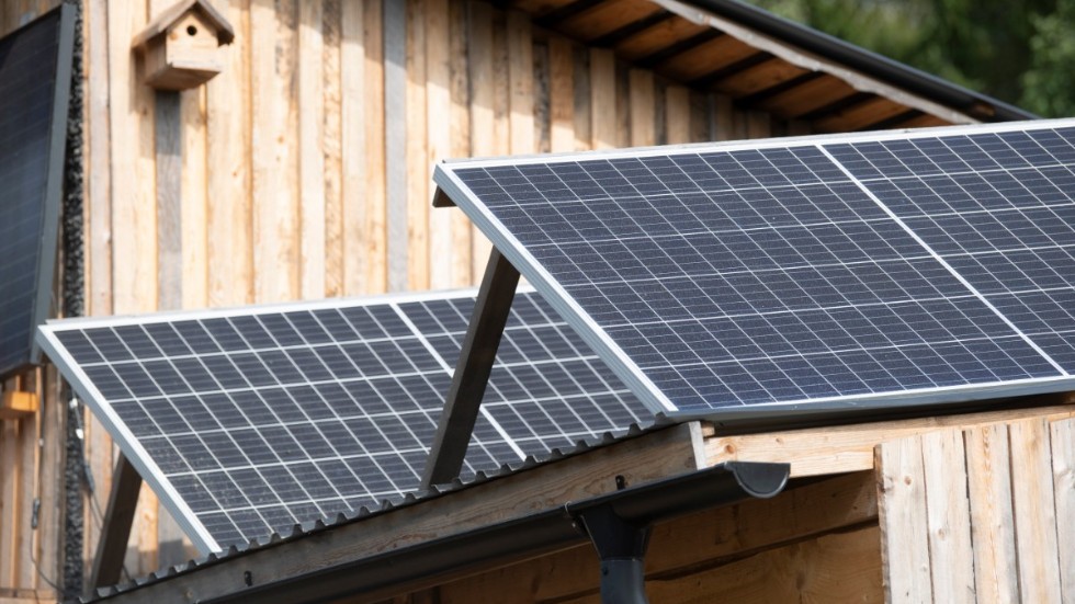 Signaturen "Stefan" menar att förväntningarna är överdrivna om man tror att investering i solpaneler på huset leder till kraftigt reducerad elräkning.