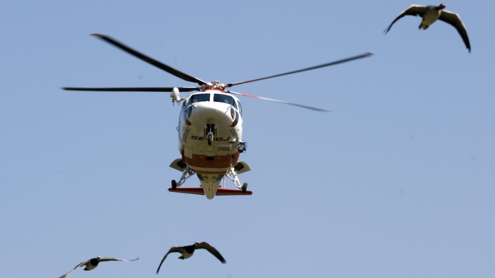 Sjöfartsverkets räddningshelikopter deltog i räddningsarbetet. Arkivbild.