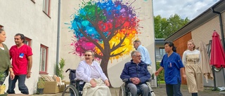 Graffitivägg på äldreboendet – Isabellagården får nytt färgglatt konstverk: "Mer än bara rutiga gardiner och pelargoner"