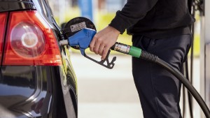 Klartecken för slopad skatt på bensin och diesel
