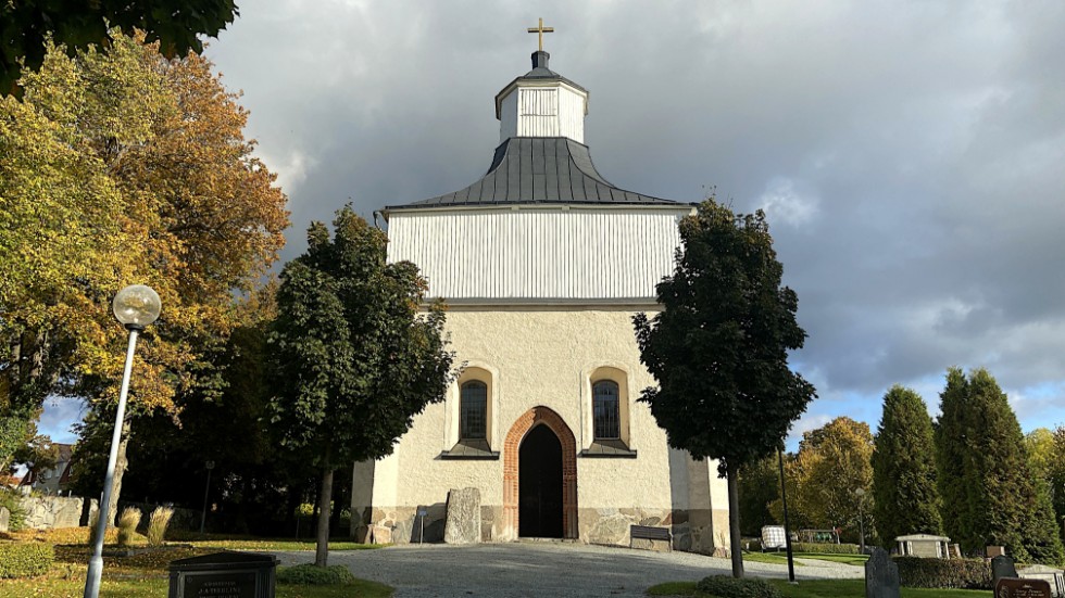 Svenska kyrkan borde avstå från sin medlemsavift minst ett år framöver, tycker signaturen Ulf A, församlingsmedlem i Söderköping. Arkivbild.