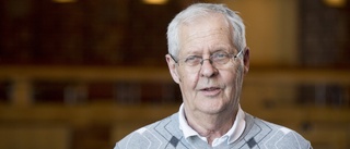 Politikerna sörjer sin vän och kollega – tände ljus för Åke Forslund: "En stor förlust"