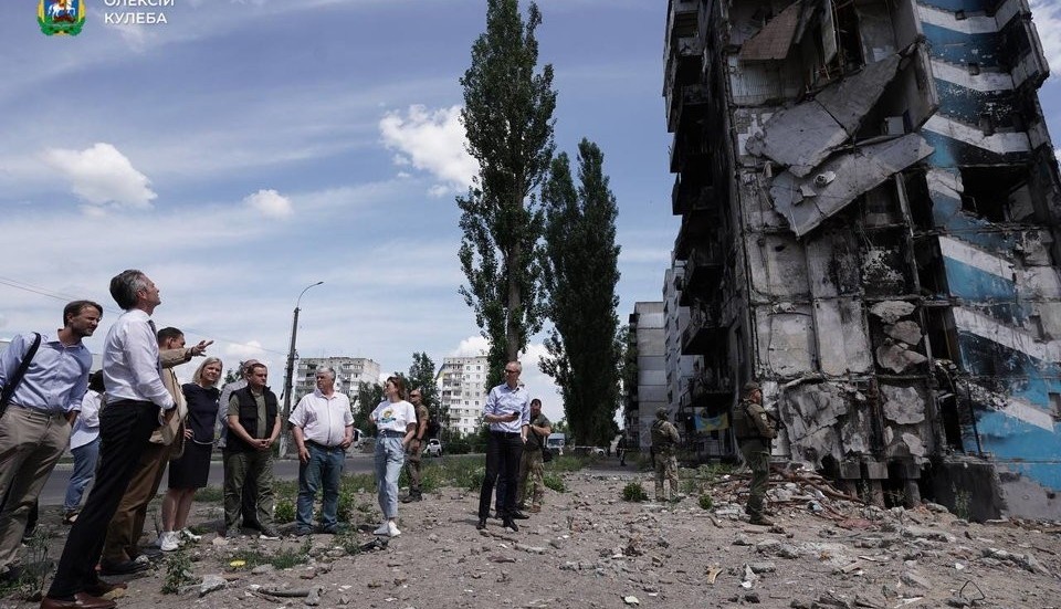 Rysslands fullskaliga invasion av Ukraina har pågått i över ett halvår. Bilden är från statsminister Magdalena Anderssons (S) besök i de ukrainska städerna Butja och Borodyanka. Arkivfoto