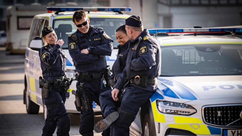 Amanda Jansson (Sara), Oscar Töringe (Magnus), Anna Sise (Faye) och Per Lasson (Jesse) under en paus av inspelningen av en scen till säsong två. Arkivbild.