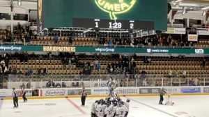 Stor hunger i första omgången av Hockeyallsvenskan – utsålt på flera arenor och många AIK-produkter i framskjutna roller