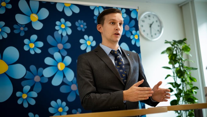 Lokal SD-topp tas ur tjänst efter avslöjandet om att sambon greps vid ...