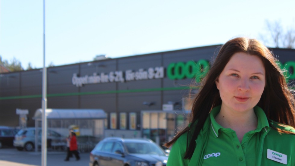 Trots skenande matpriser och missnöje bland kunder så ser den nya butikschefen Hanna Dahlström ljust på framtiden.