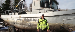 Båten som styrs från lastbilshytt – nu säljs den