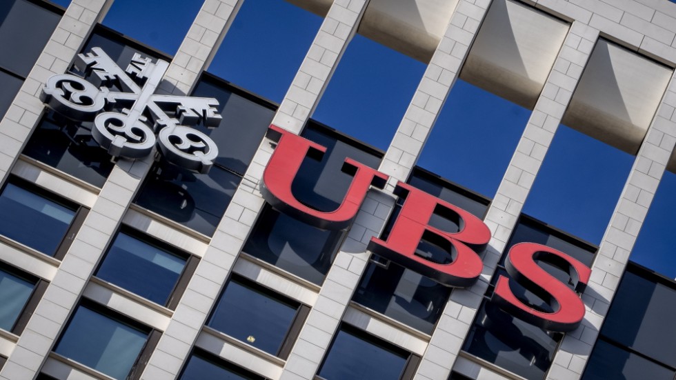 Schweiz största bank UBS kan ta över krisande konkurrenten Credit Suisse. Arkibild.