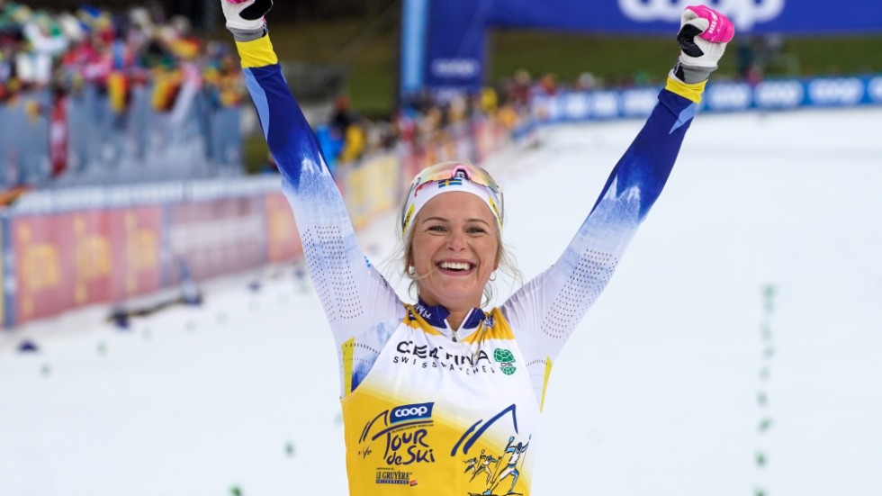 Totalvinnaren Frida Karlsson under Tour de Ski förra vintern. Arkivbild.