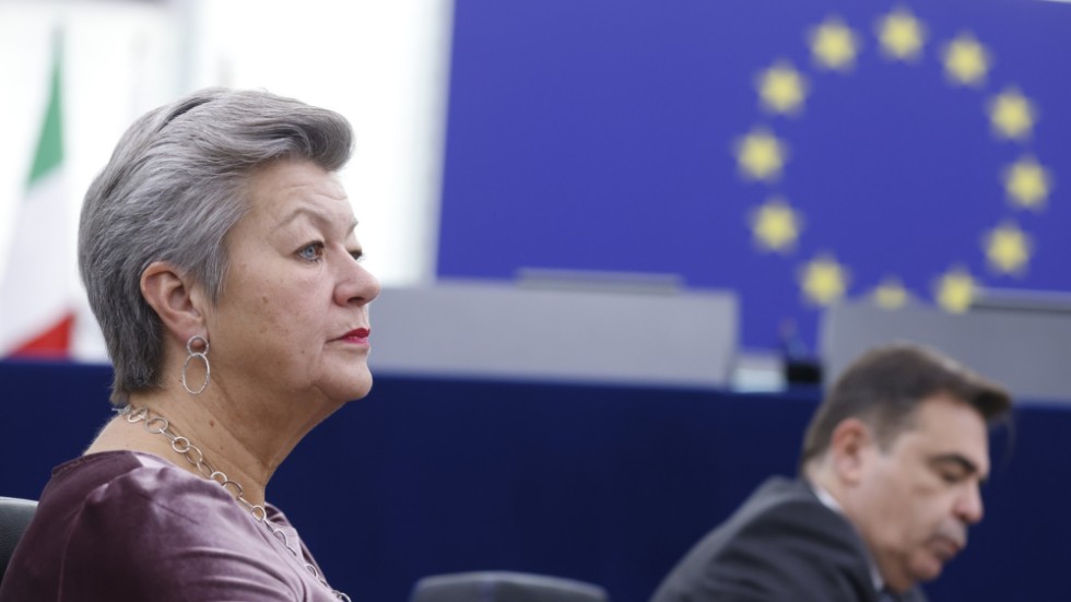 EU:s inrikeskommissionär Ylva Johansson med kollegan Margaritis Schinas i bakgrunden. Arkivbild.