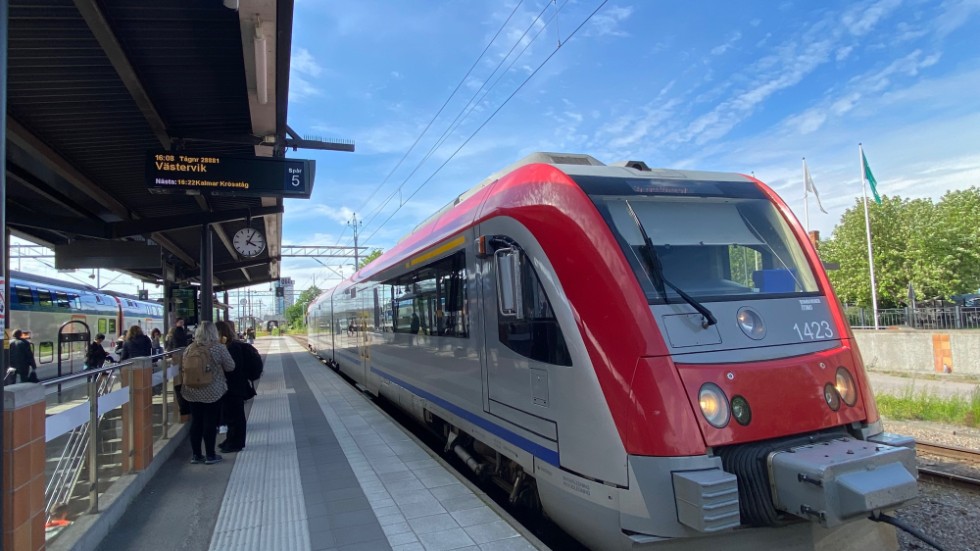 Tågbytena i Linköping kräver snabba ben. Det är det som gör att folk inte reser med tåget, de vågar inte lita på att kommunikationerna fungerar och att de hinner fram i tid, skriver debattören.
