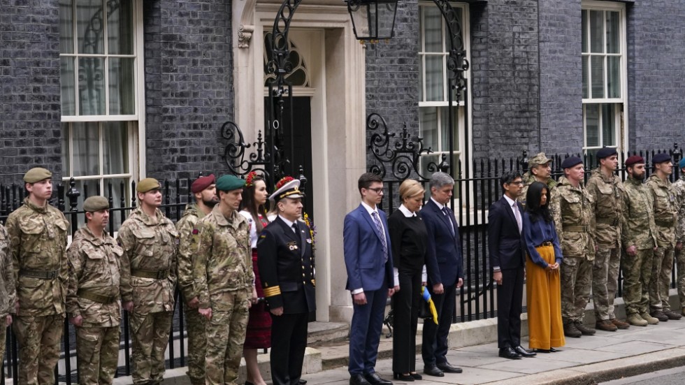 Minnesstund utanför den brittiska premiärministerbostaden 10 Downing Street i London för att hedra de drabbade i det ryska invasionskriget i Ukraina.