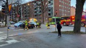 Två bilar i krock i Luthagen – en person till sjukhus