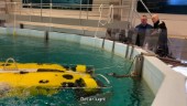 Se när Correns reporter testar undervattensroboten: "Som att köra ett stridsflygplan"