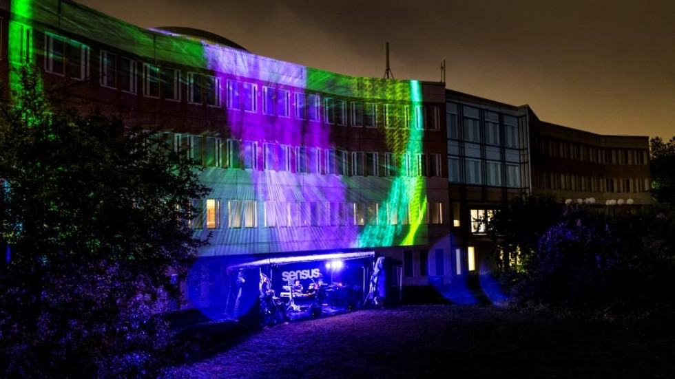 Bilden visar en ljusshow mot en fasad under kulturnatten i Uppsala. Exakt hur Vimmerbys dito kommer att se ut, om det blir av, är ännu inte helt klart.