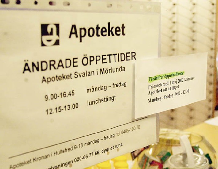 Personalbristen tvingar apoteket i Mörlunda att minska sina öppettider. I fortsättningen är det bara öppet på förmiddagen. I varje fall till man hittar en lösning.