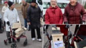 90-plussare skapade fågelholkar till fågelklubben • VIDEO Gemensam monteringsutflykt till Hermanstorp
