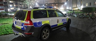 Polisen jagar smitare efter bilolycka