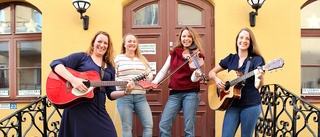 Kvartetten av kvinnor sjunger andra kvinnors sånger