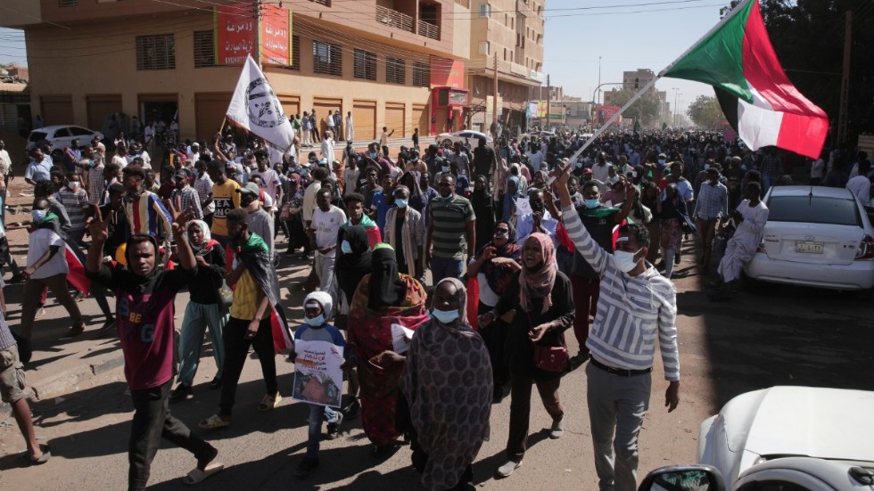 Tusentals demonstranter protesterade mot militärjuntan i Sudan under torsdagen.