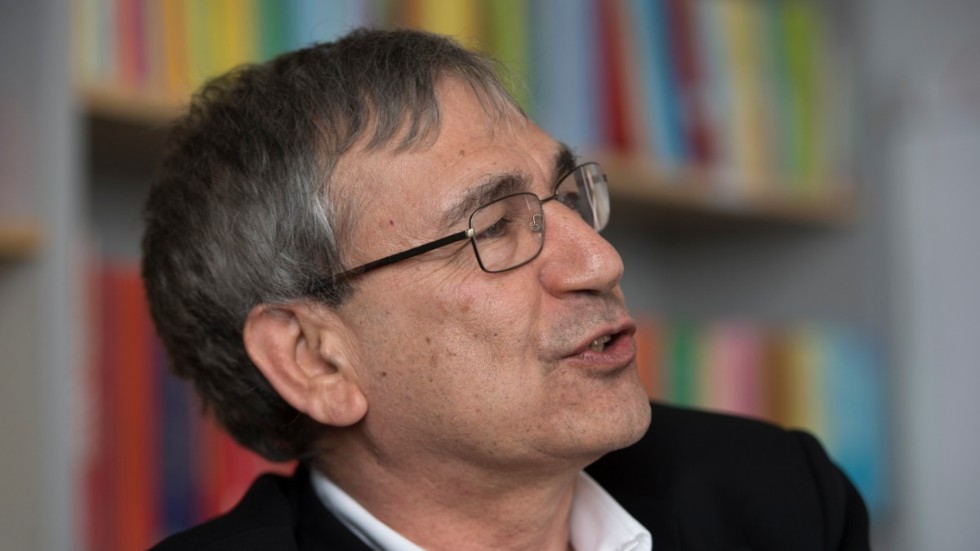 Författaren och Nobelpristagaren Orhan Pamuk kräver ett slut på invasionen. Arkivbild.