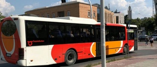 Därför rullar östgötabussen i Albanien