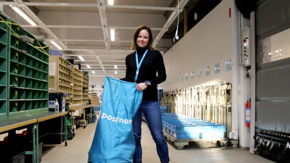 Joanna Kilveus, produktionschef på Postnord i Vimmerby är stolt över att kunna erbjuda möjlighet att skicka förnödenheter till Ukraina. 