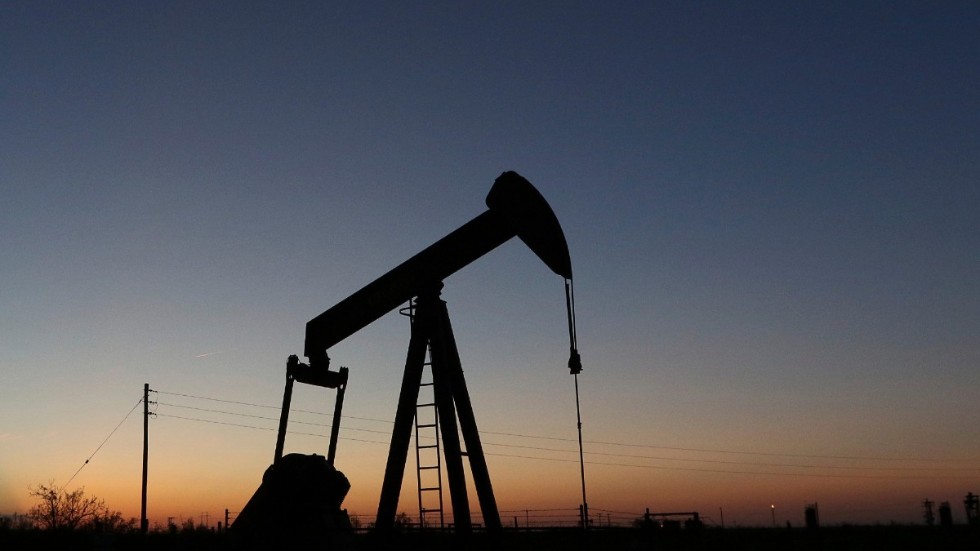 Under årets tre första månader har de tio största oljebolagen tjänat in 162 miljarder dollar. skriver Torbjörn Vennström. Bilden från ett oljefält i Texas, USA.