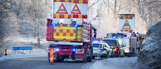 En man död efter olycka utanför Nyköping – körde in i bergvägg